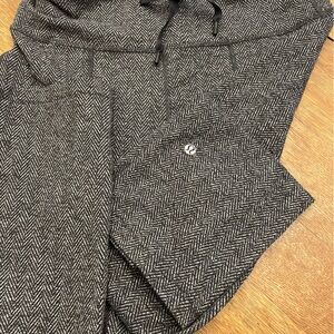 Lulu Lemon Black and White Herringbone leggings.   Like new.